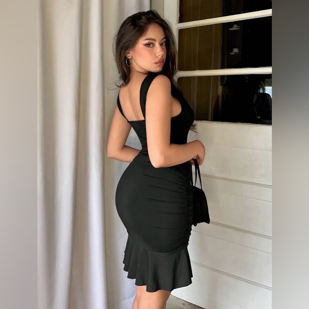 SHEIN Black Plunge Ruched Mini Dress - Picture 3 of 7